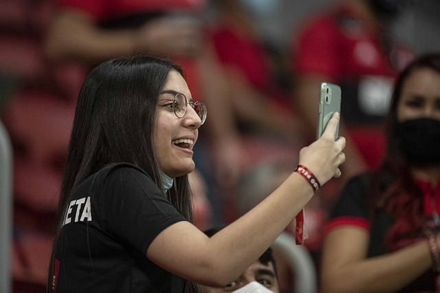 池忠国迎国安生涯200场里程碑，赛前热身获赠纪念球衣